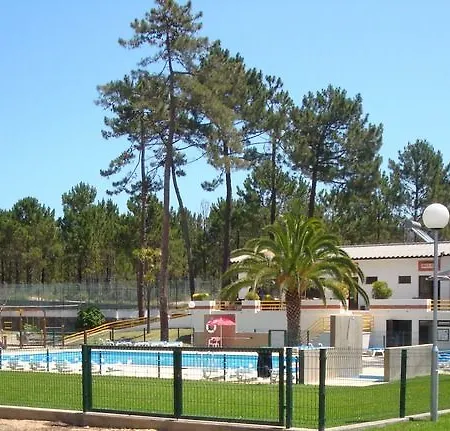 Orbitur Valado Bungalows Caravan Park 3* Назаре