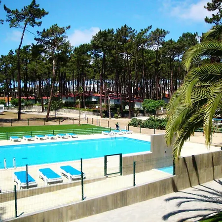 Отель Orbitur Valado Bungalows Caravan Park Назаре