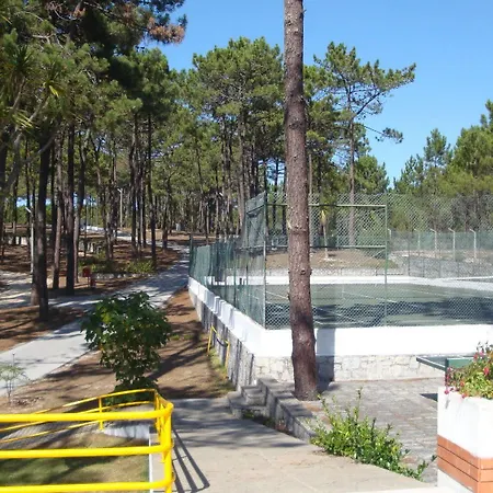 Orbitur Valado Bungalows Caravan Park 3* Назаре